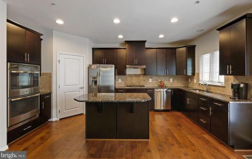 3707 Commodore Joshua Barney Dr, Washington DC 20018-4443 exterior