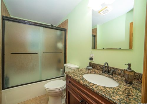 1 Gaulton Dr, Babylon NY 11703-2315 exterior