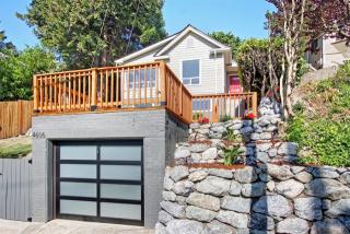 4606 42 Ave, Seattle WA  98118-1629 exterior
