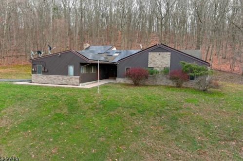 4 Highland Ave, Andover, NJ 07821-2200