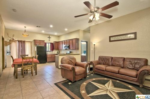 1891 Tanglewood Trl Ct, Spring Branch TX 78070-5237 exterior
