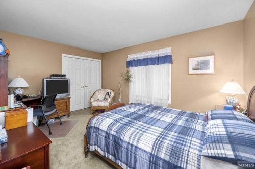 270 Baldwin Ave, Hasbrouck Heights NJ 07604-2301 exterior