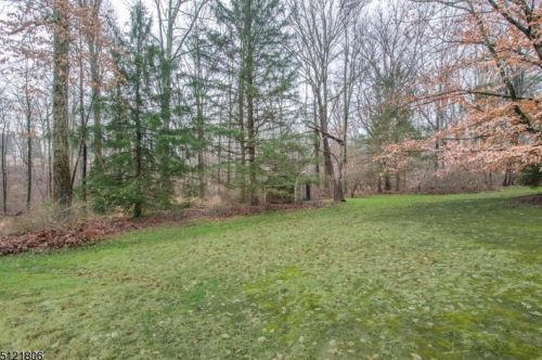 12 Schoolhouse Ln, Morristown NJ 07960-3323 exterior