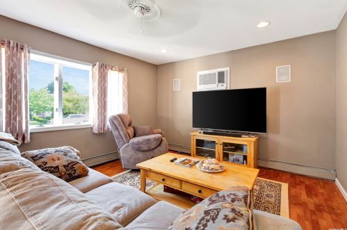 611 Bermuda Rd, Babylon NY 11704-7428 exterior