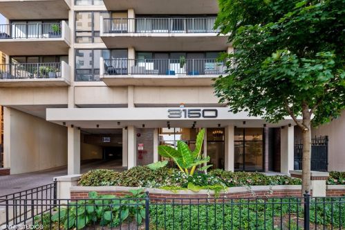 3150 Sheridan Rd, Chicago, IL 60657-4811