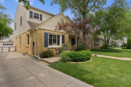 6067 Shoreland Ave, Milwaukee, WI 53217-4662