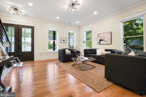 102 Ritchie Ave, Silver Spring MD  20910-5112 exterior