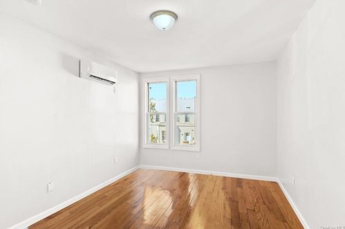 2732 Holland Ave, Bronx NY 10467-8709 exterior