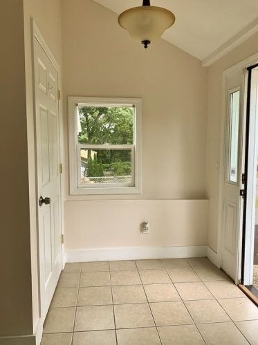 87 Lakevilla Ave, Springfield MA  01109-1405 exterior