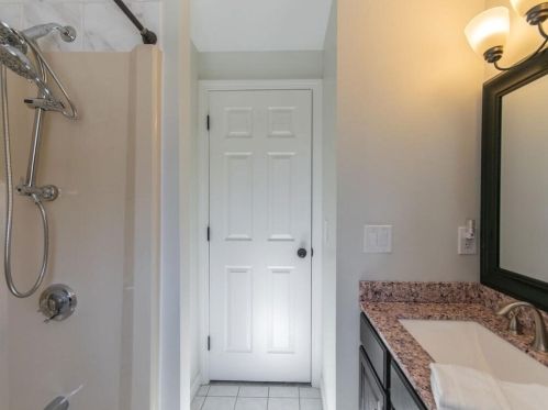 19 Quinnehtuk Rd, Springfield MA 01106-2911 exterior