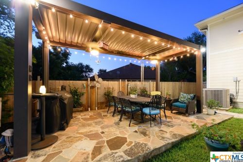 9515 Maverick Pt, San Antonio TX 78240-4049 exterior