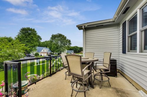 3704 Fawn Grv, Bull Valley, IL 60097-8454