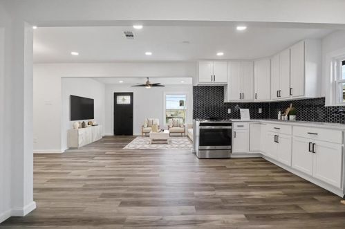 2521 Amelia St, Dallas TX  75235-8222 exterior