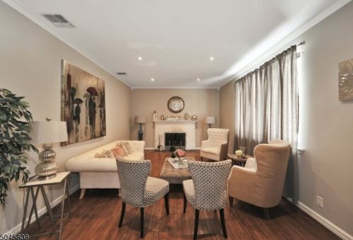 18 Roosevelt Ave, Hasbrouck Heights NJ 07604-1011 exterior