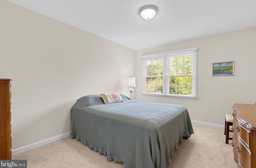 5806 Tudor Ln, Rockville MD 20852-2852 exterior