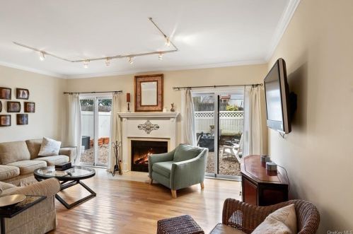 74 Leroy Ave, Valhalla NY 10595-1437 exterior