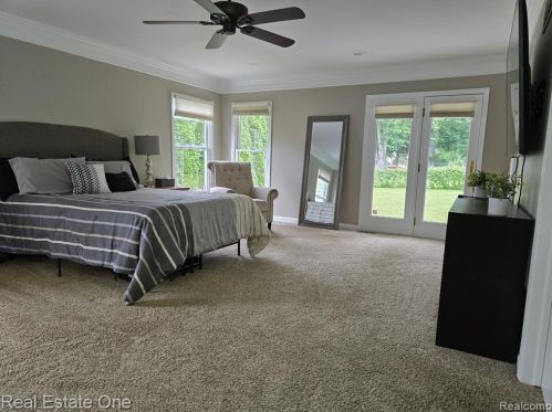 5341 Wright Dr, Troy MI  48098-3024 exterior