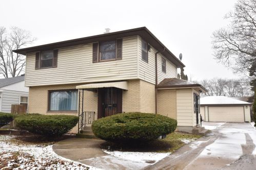 5555 56th St, Milwaukee, WI 53218-3221