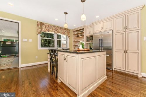 313 Colonial Dr, Media PA 19086-6003 exterior