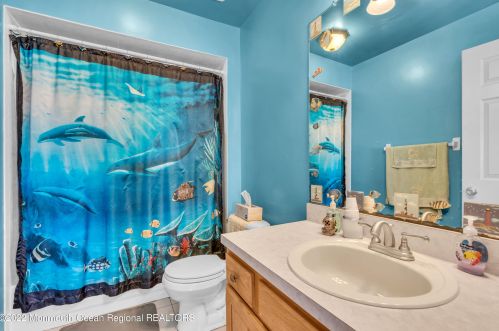 325 Meadowood Rd, Jackson Twp NJ 08527-1181 exterior