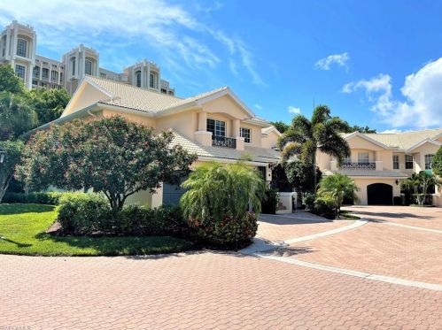 6855 San Marino Dr, Naples, FL 34108-5572