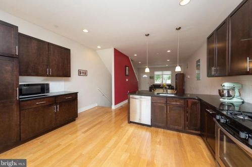 213 Green St, Philadelphia PA exterior