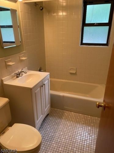 2 Colonial Dr, West Paterson NJ 07424-1838 exterior