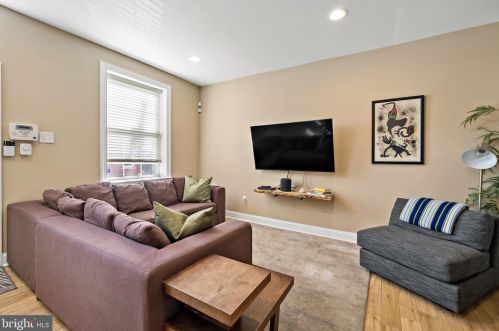 912 American St, Philadelphia PA 19140-5726 exterior