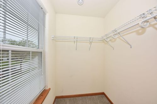 9128 Edgewater Dr, Milwaukee WI 53224-5264 exterior