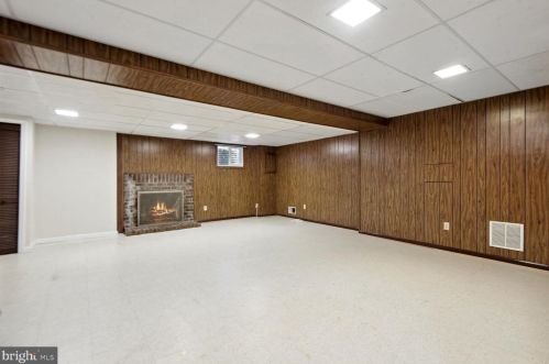 5840 Berkshire Ct, Alexandria VA 22303-1630 exterior