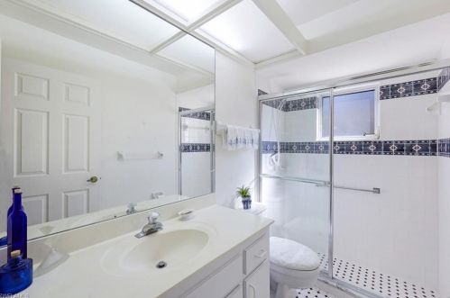 812 102 Ave, Naples FL 34108-3216 exterior