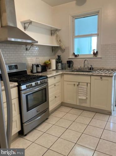 2114 4 St, Washington DC 20003-1101 exterior