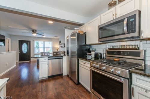 14 Lackawanna Trl, Hopatcong NJ  07843-1215 exterior