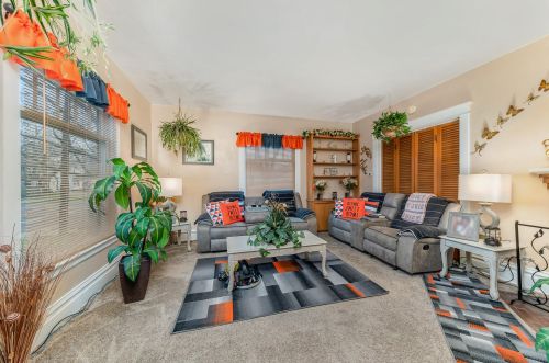 922 Lay Blvd, Kalamazoo MI 49001-3988 exterior