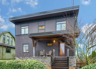 2216 Walnut Ave, Seattle, WA 98116-2051