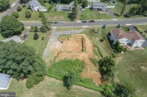 1172 Laurel Ln, Huntingdon Valley PA 19006-3216 exterior