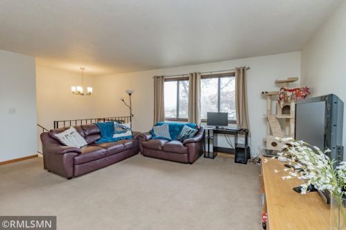 15716 Griffon Ct, Saint Paul MN 55124-6657 exterior