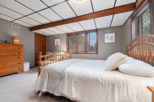 6129 Old Log Trl, Kalamazoo MI  49009-8032 exterior