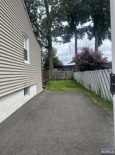 86 Bloomfield Ave, Edison NJ  08837-3324 exterior