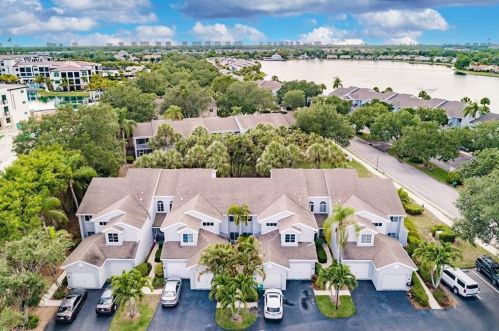 2850 Citrus Lake Dr, Naples, FL 34109-7641