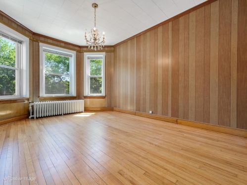 2008 Addison St, Chicago IL 60618-6102 exterior