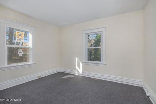 1033 Fenimore Ave, Kalamazoo MI 49048-2028 exterior