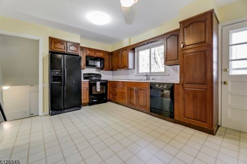 1508 Fox Trl, Mountainside NJ 07092-1302 exterior