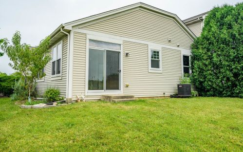 2890 Brahms Ln, Bull Valley IL 60098-8063 exterior