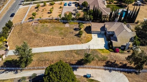 8079 Golden Star Ave, Riverside CA 92506-5710 exterior