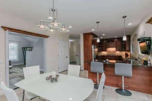 1541 1 St, Babylon NY 11704-5059 exterior