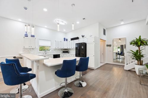 5117 Mount Vernon Memorial Hwy, Alexandria VA  22309-3319 exterior