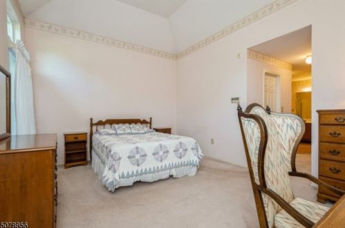 301 Porter Way, Bridgewater NJ 08807-3540 exterior