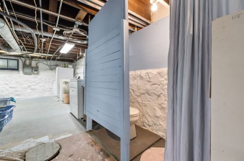 1525 82, Milwaukee WI 53222-2935 exterior