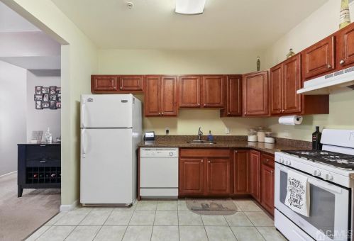 62 Frst Dr, Piscataway NJ 08854-2276 exterior